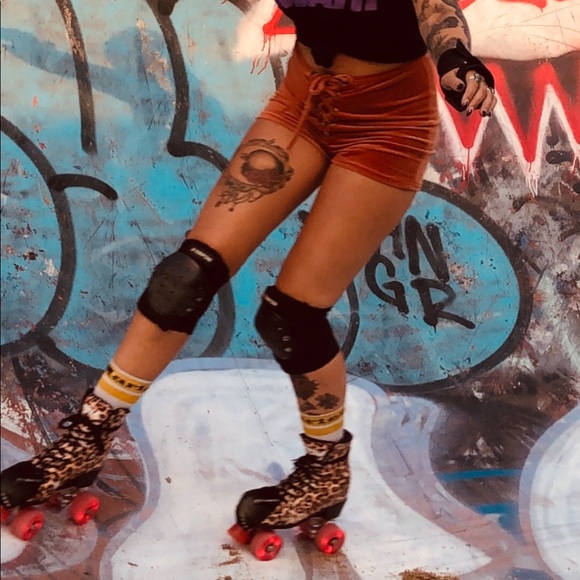 Velvet grommet shorties - Picture 4 of 5